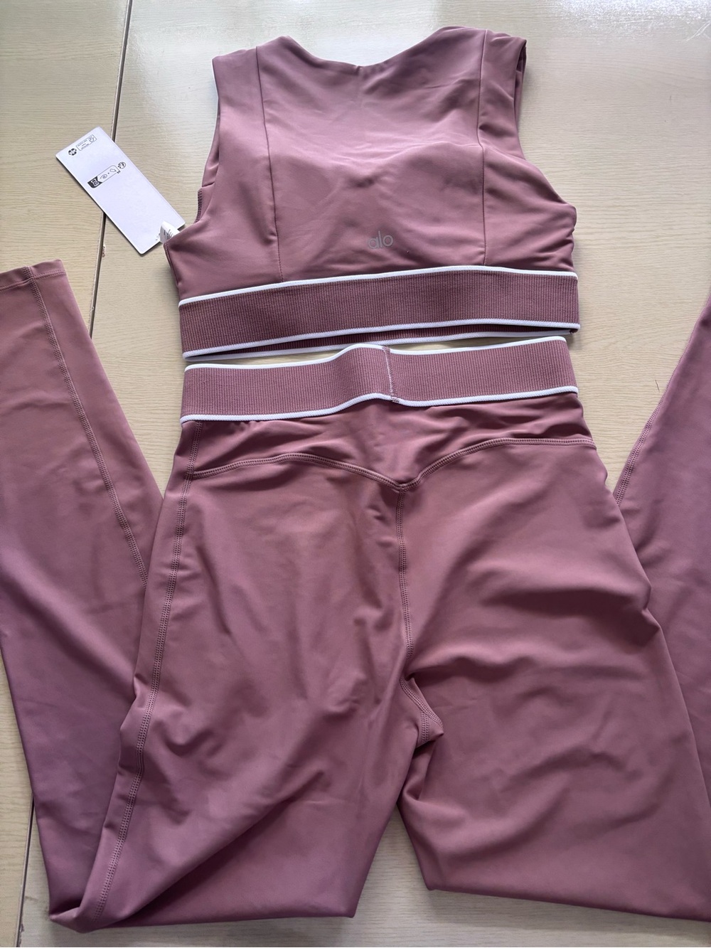 ALO Yoga Women's Dusty Rose Leggings and Matching Crop Top Set - Picture 3 of 7